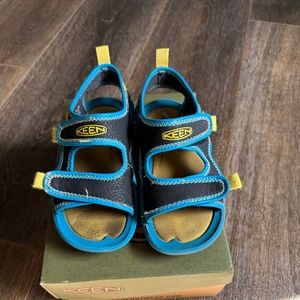 Keen knotch creek snadals for kids size 11